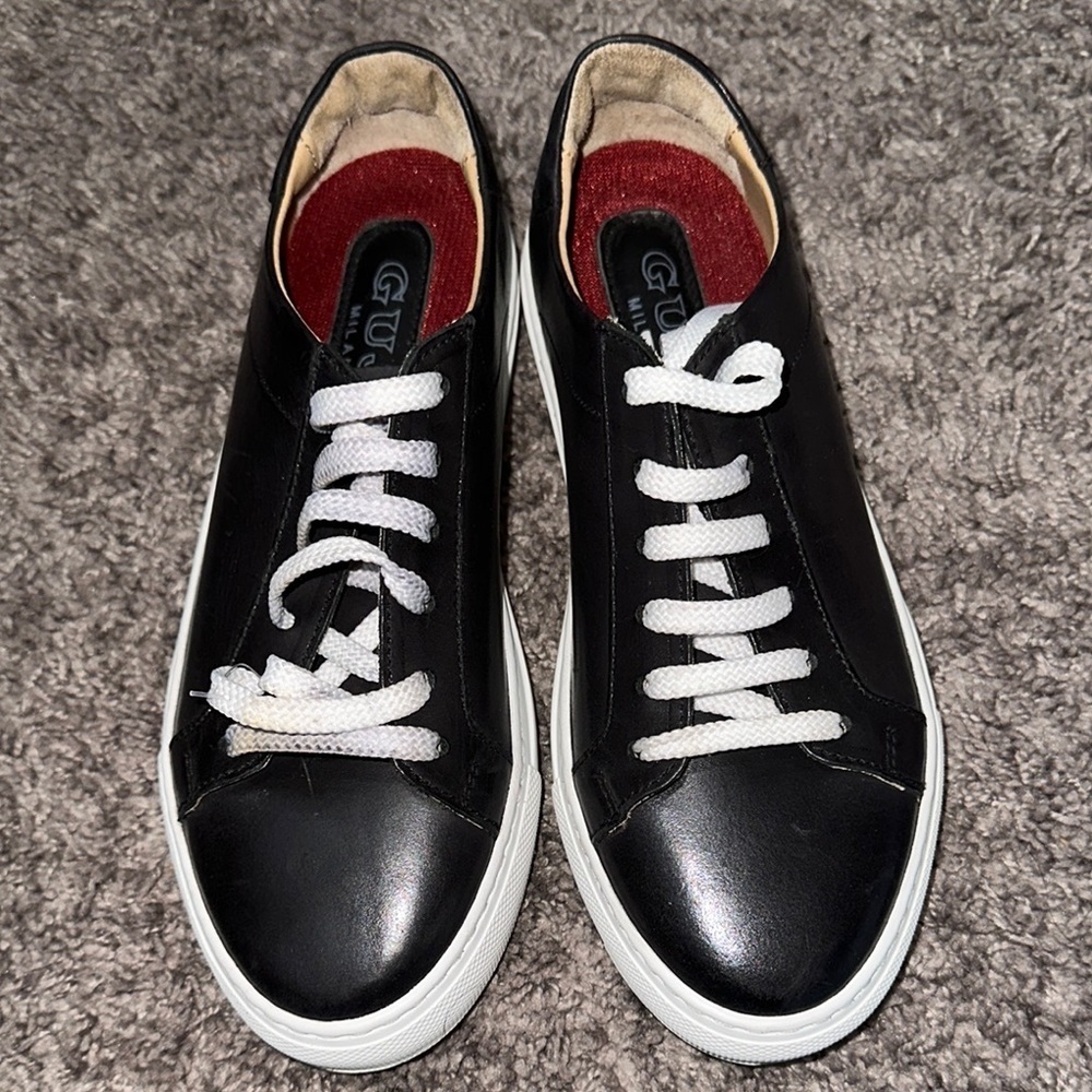 Guja Milano Black and White Athletic Shoes with Minimalist Design